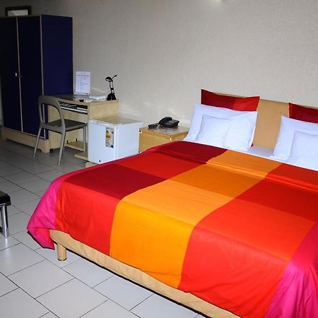 Hotel Saint Thomas Lome Bagian luar foto