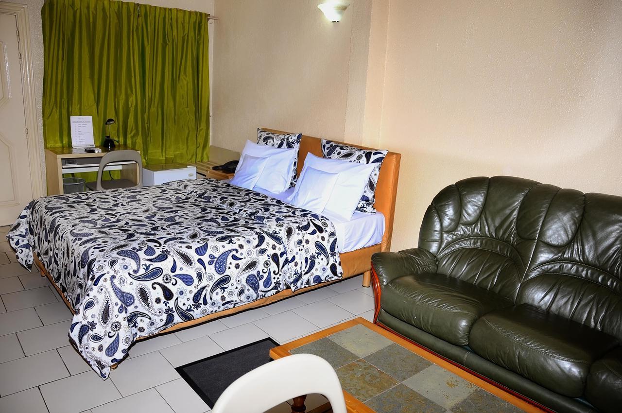 Hotel Saint Thomas Lome Bagian luar foto