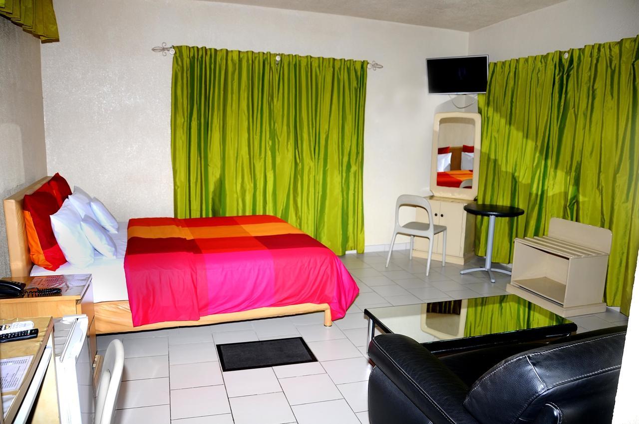 Hotel Saint Thomas Lome Bagian luar foto