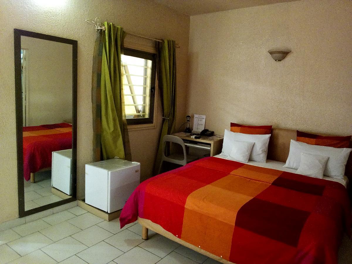 Hotel Saint Thomas Lome Bagian luar foto