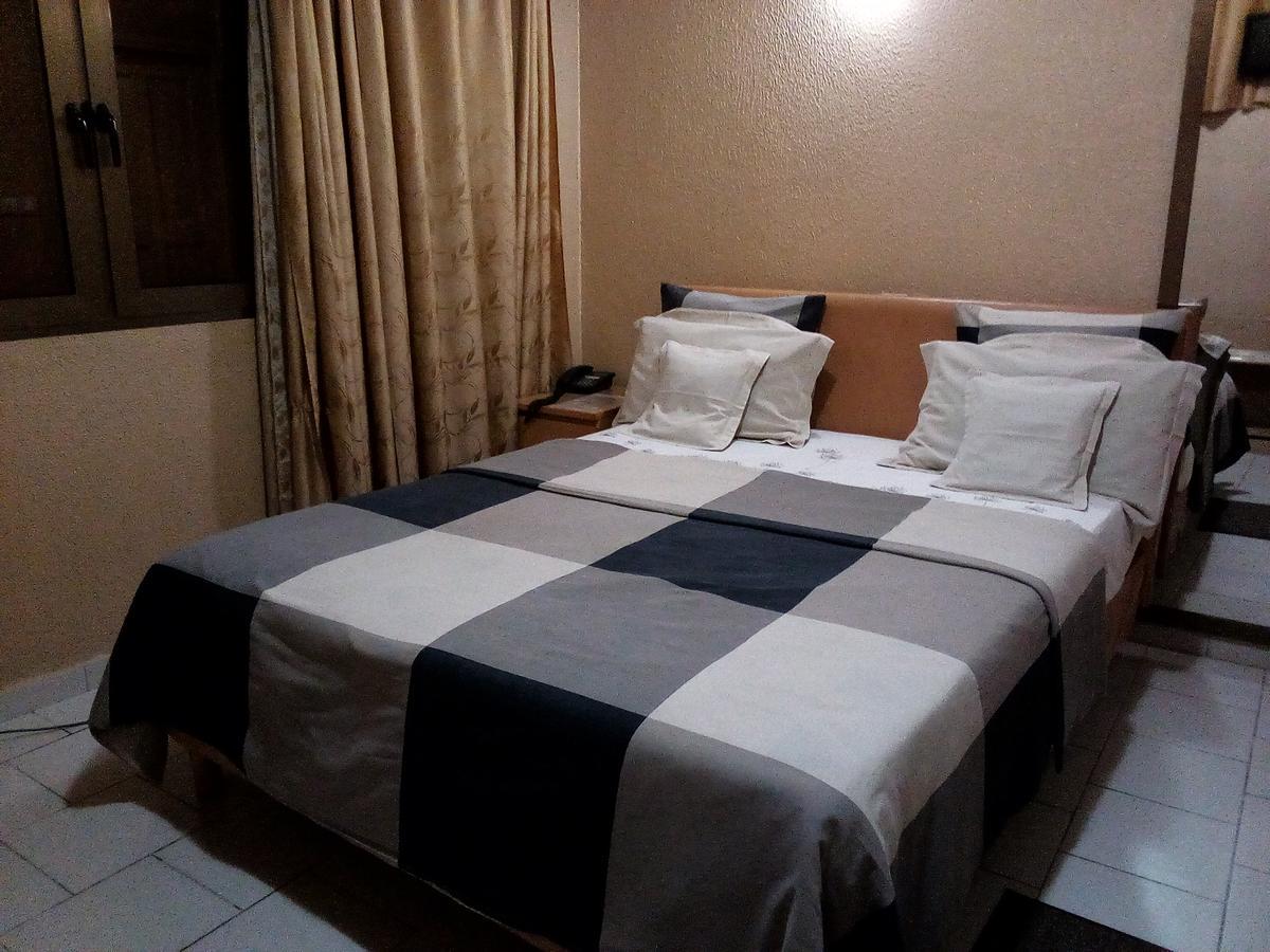 Hotel Saint Thomas Lome Bagian luar foto