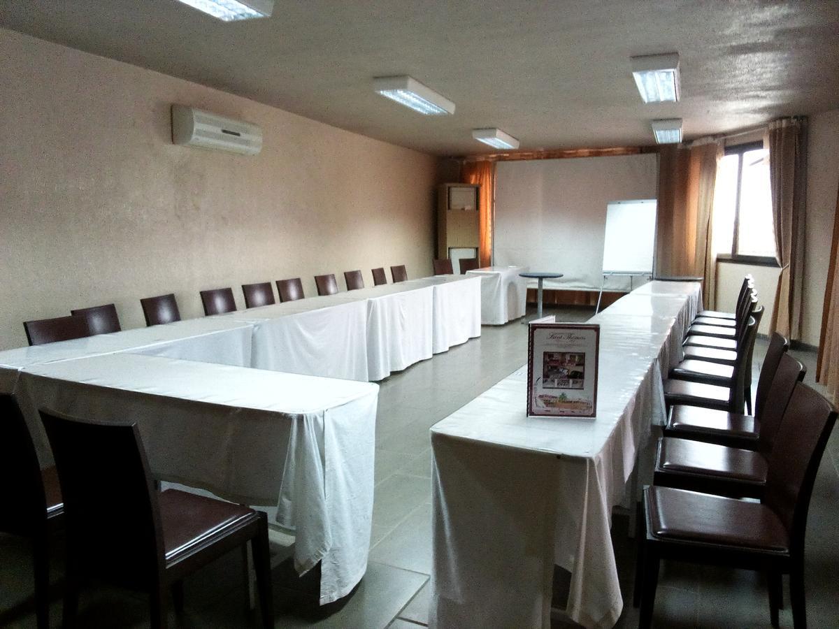 Hotel Saint Thomas Lome Bagian luar foto