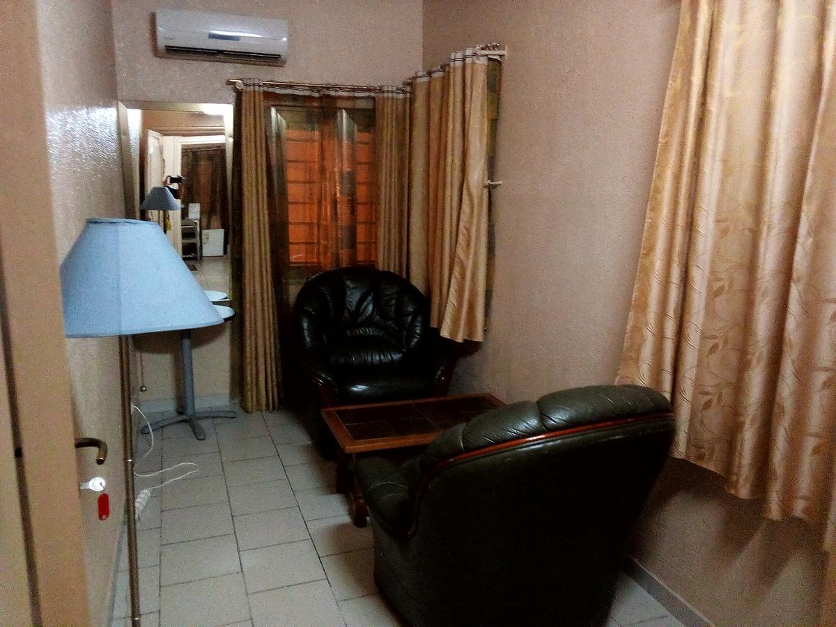 Hotel Saint Thomas Lome Bagian luar foto