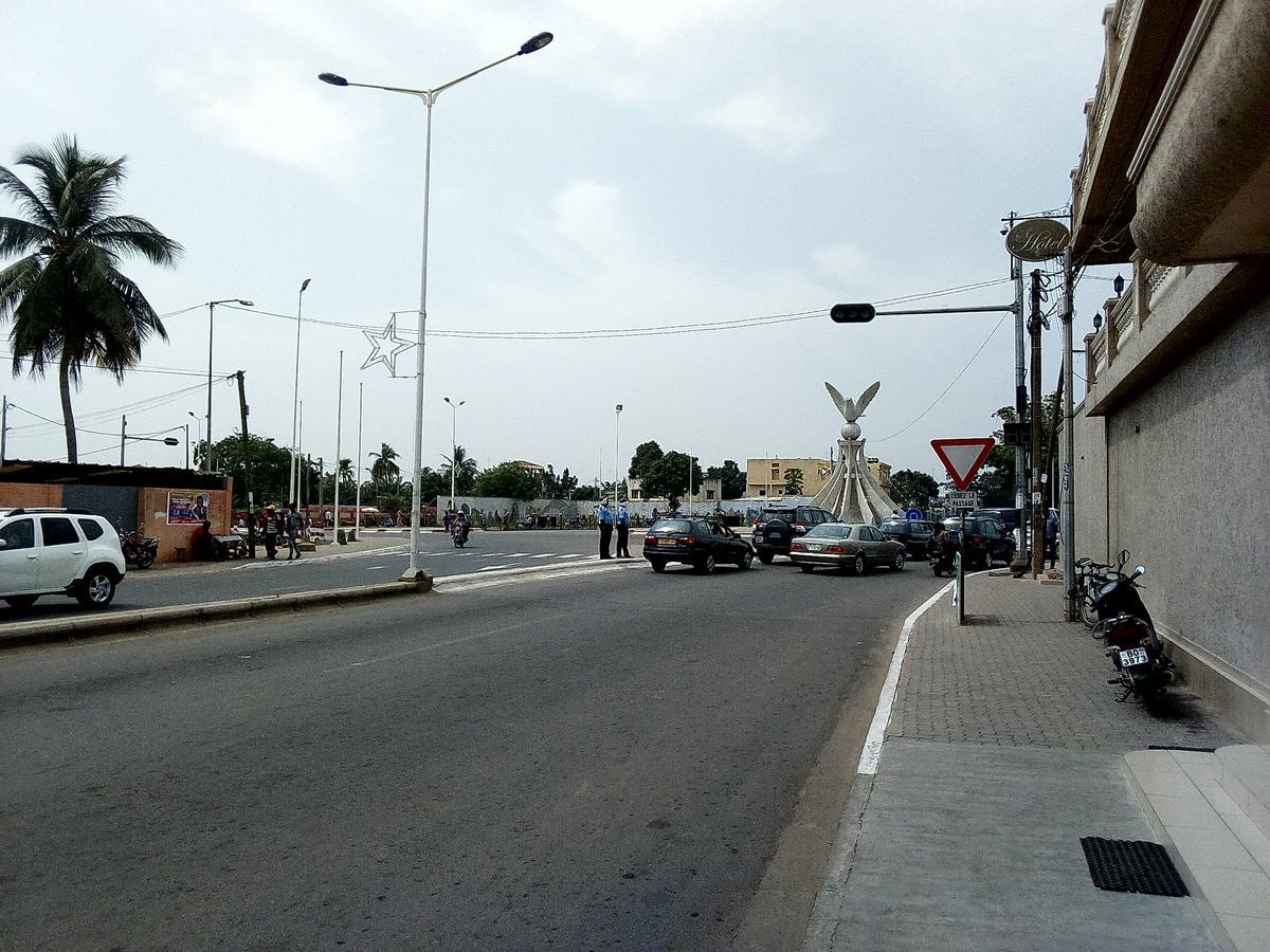 Hotel Saint Thomas Lome Bagian luar foto