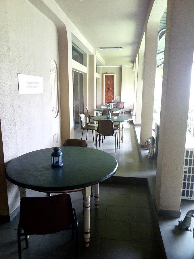 Hotel Saint Thomas Lome Bagian luar foto