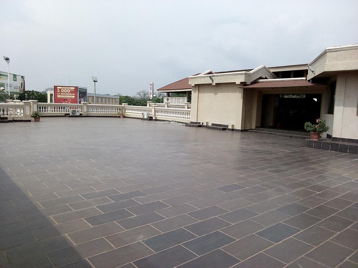 Hotel Saint Thomas Lome Bagian luar foto