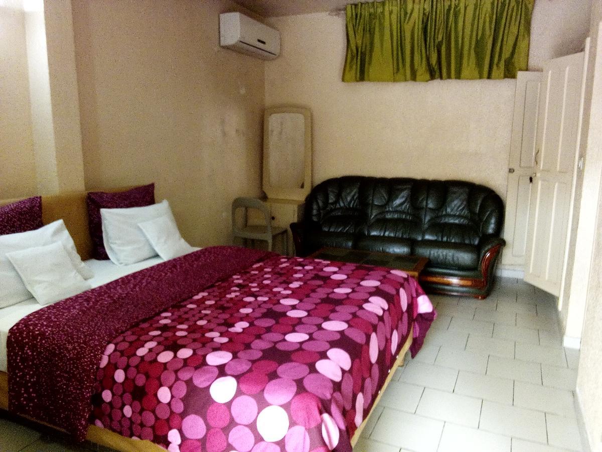 Hotel Saint Thomas Lome Bagian luar foto