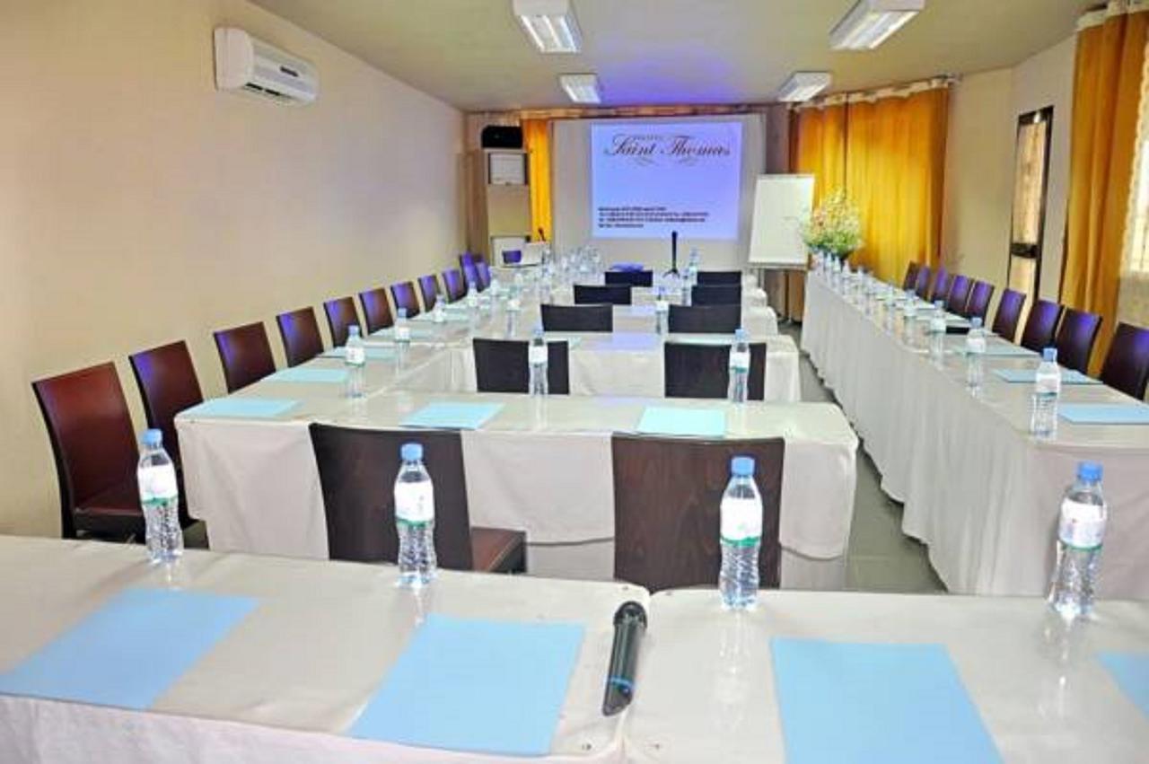 Hotel Saint Thomas Lome Bagian luar foto
