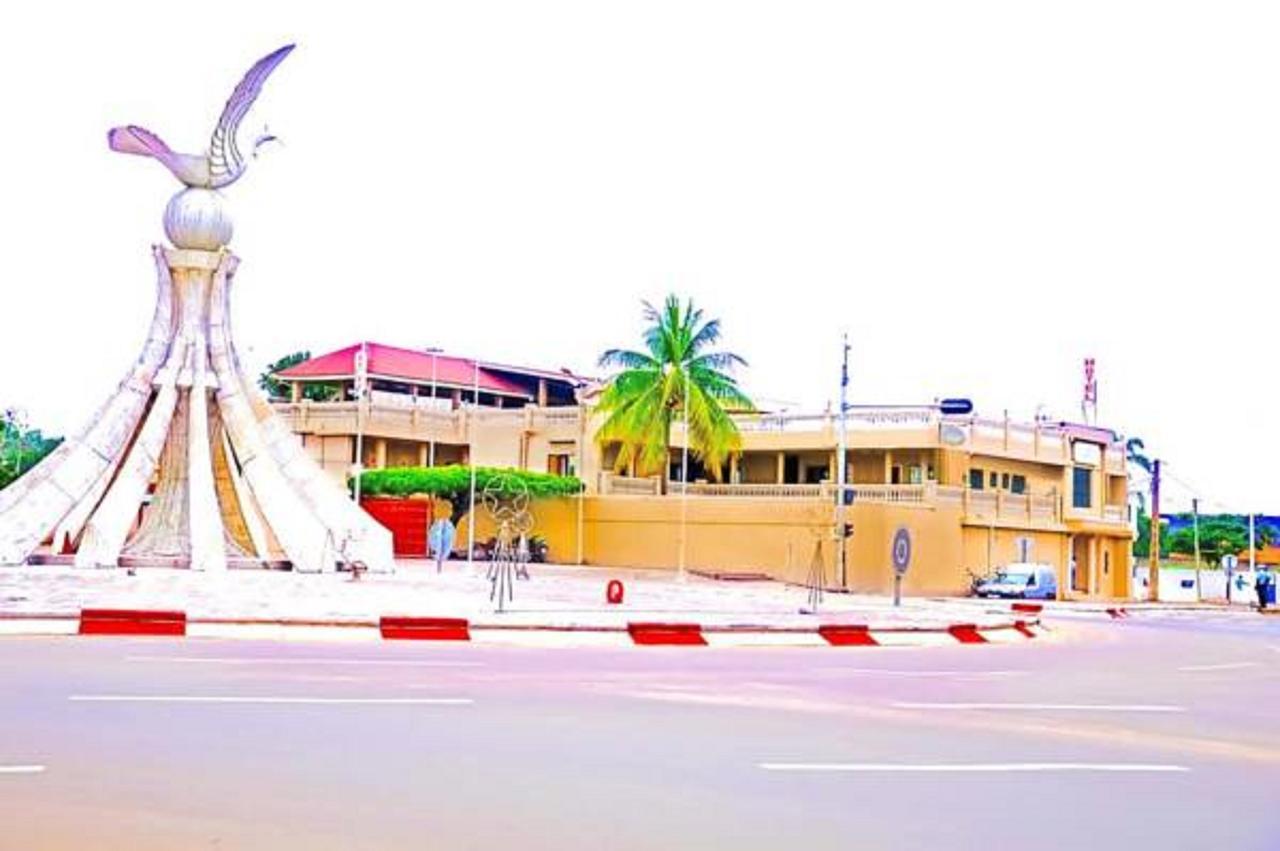 Hotel Saint Thomas Lome Bagian luar foto