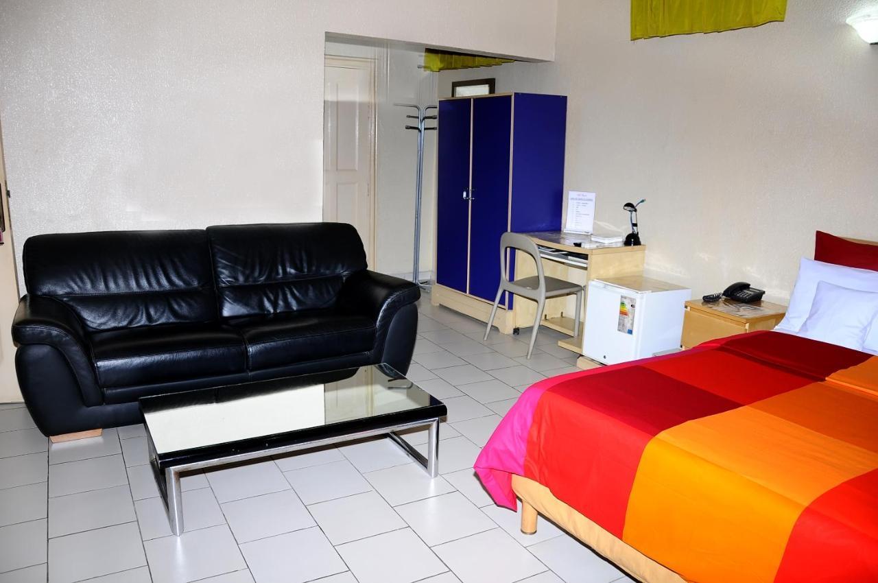 Hotel Saint Thomas Lome Bagian luar foto